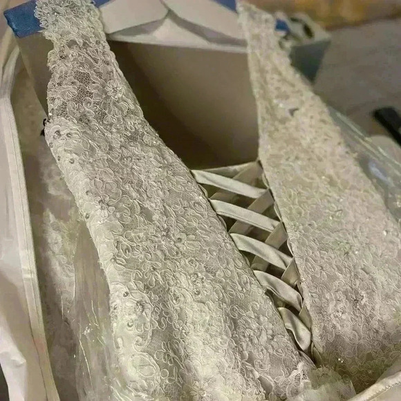 Stella York UNALTERED Lace Gown - Picture 12 of 13